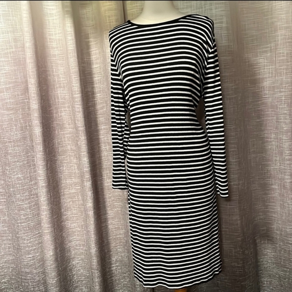 Old Navy Dresses & Skirts - OLD Navy XL long sleeve striped dress